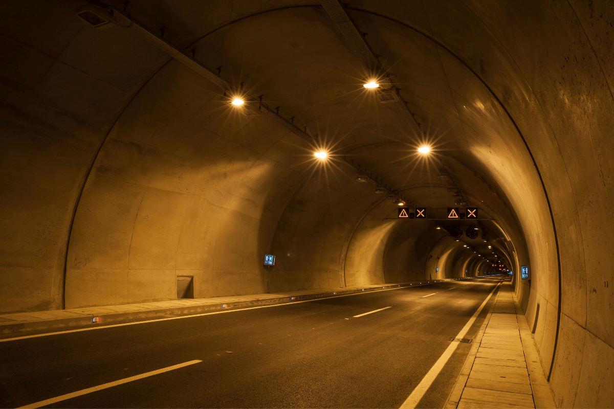 Tunel kusi kierowców do szybkiej jazyd